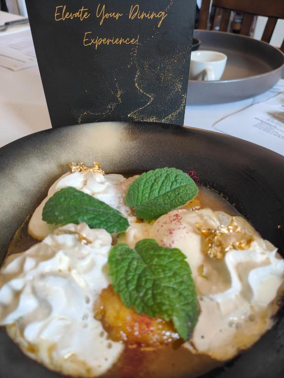 Centennial Inn on Bathurst - Resim 25