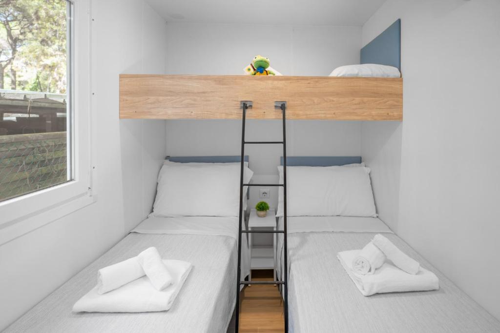 A bed or beds in a room at Club del Sole Marina Romea Easy Camping Village
