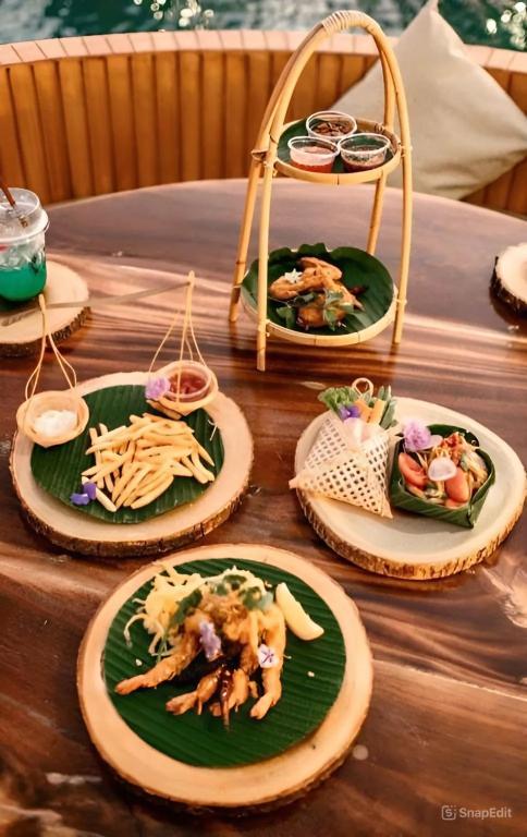 Deal Of The Day - Free Airport Drop Off & 1 Signature Cocktail