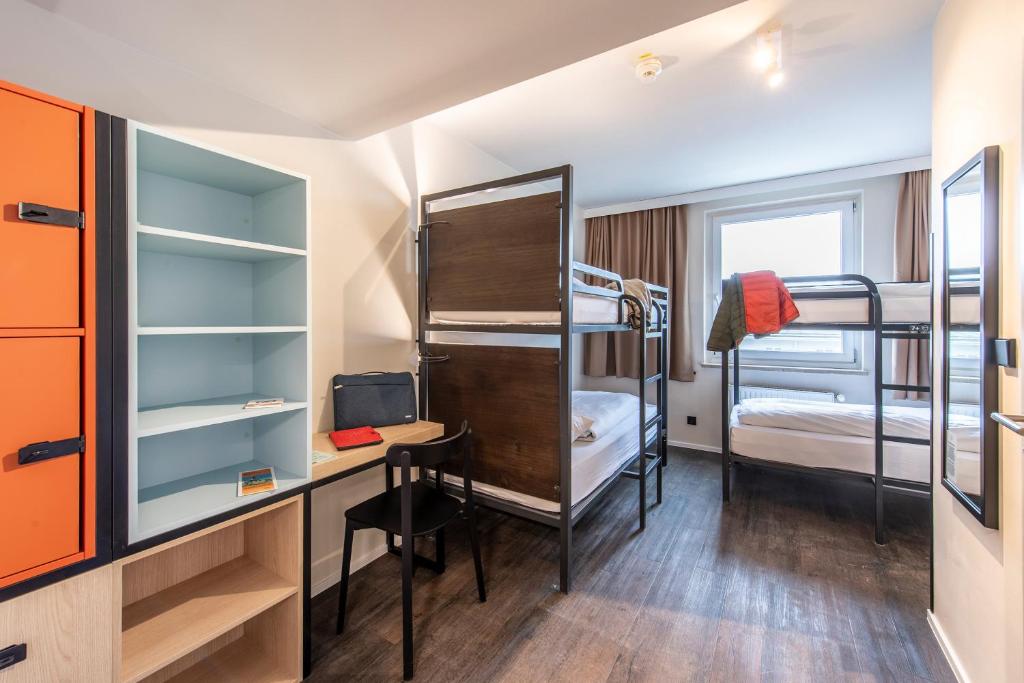 Postel nebo postele na pokoji v ubytování MEININGER Hotel München Zentrum