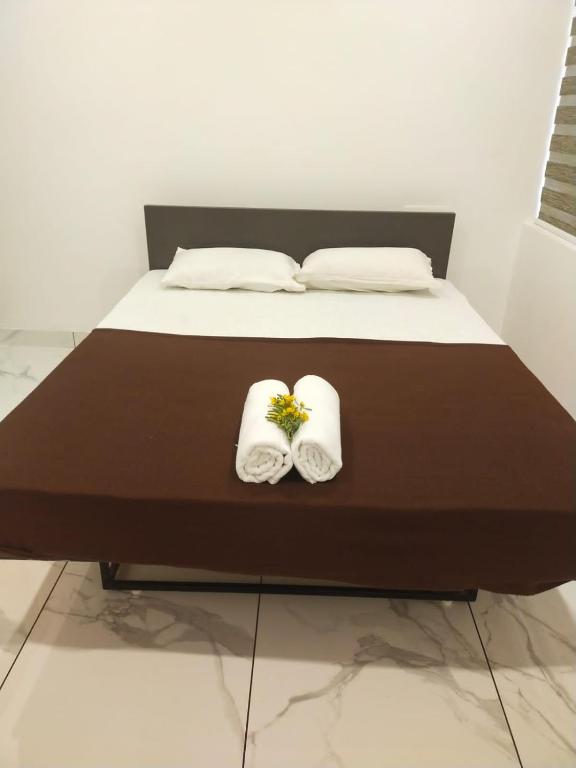 Postel nebo postele na pokoji v ubytování Ayurnest Pool Resort Wayanad