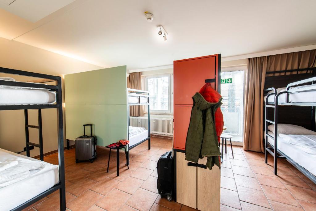 Postel nebo postele na pokoji v ubytování MEININGER Hotel München Zentrum