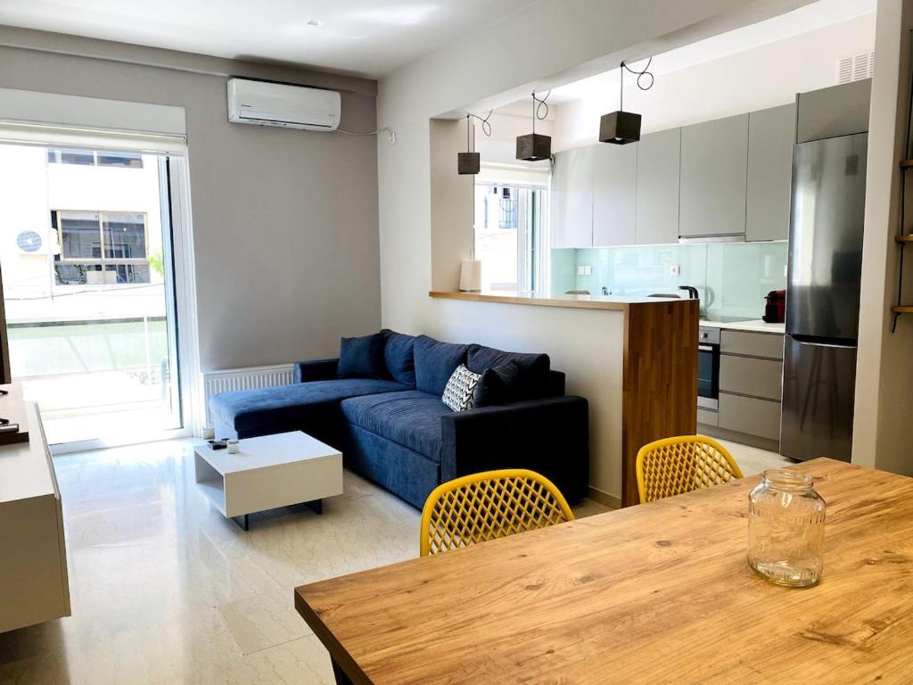 Karyatis - Apartment on the road of history