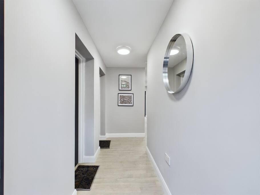 Fotografie z fotogalerie ubytování Sleek 2-Bedroom Stay in Belfast v destinaci Belfast
