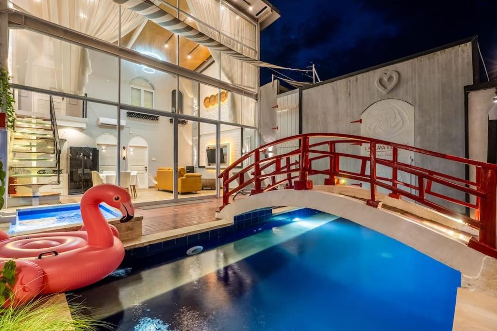 Πισίνα στο ή κοντά στο Luxury Villa Belvedere Bali in Seminyak