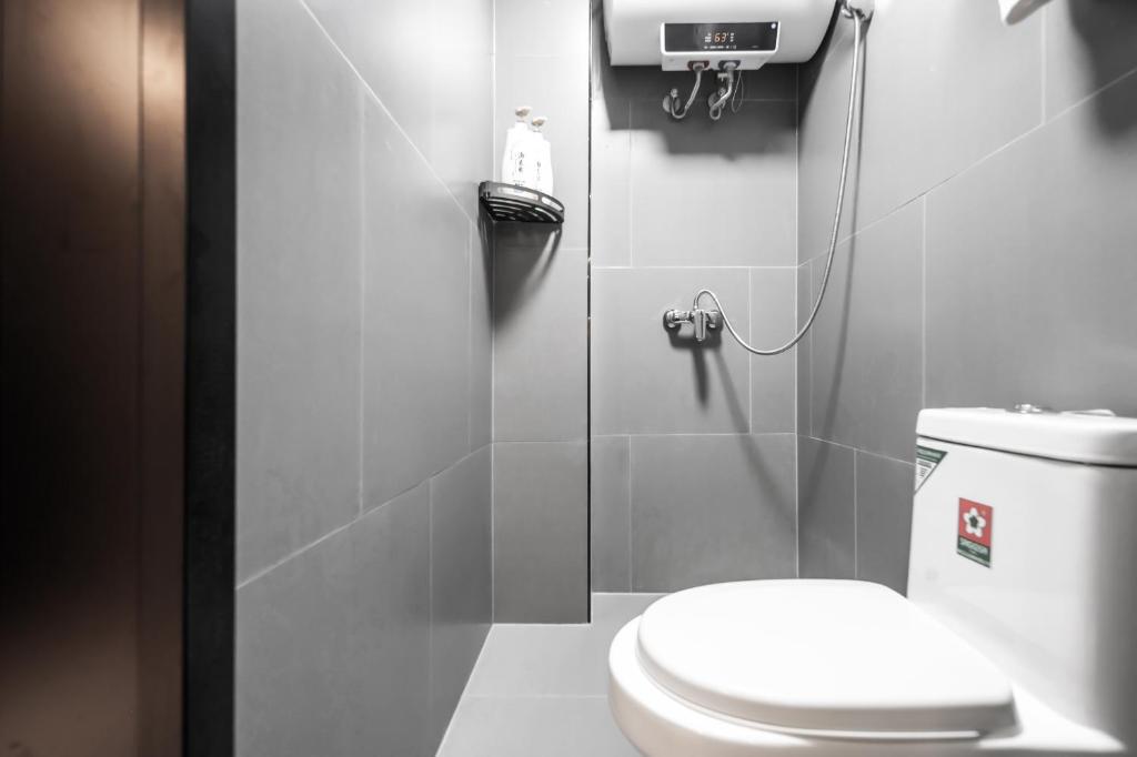 Xi'an Yongning Apartment Hotel的一间浴室
