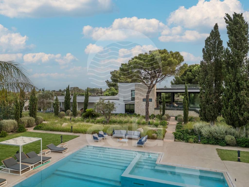 Swimmingpoolen hos eller tæt på Villa Nausicaa - Piscina e Campo da Tennis privati - by Cala Salento