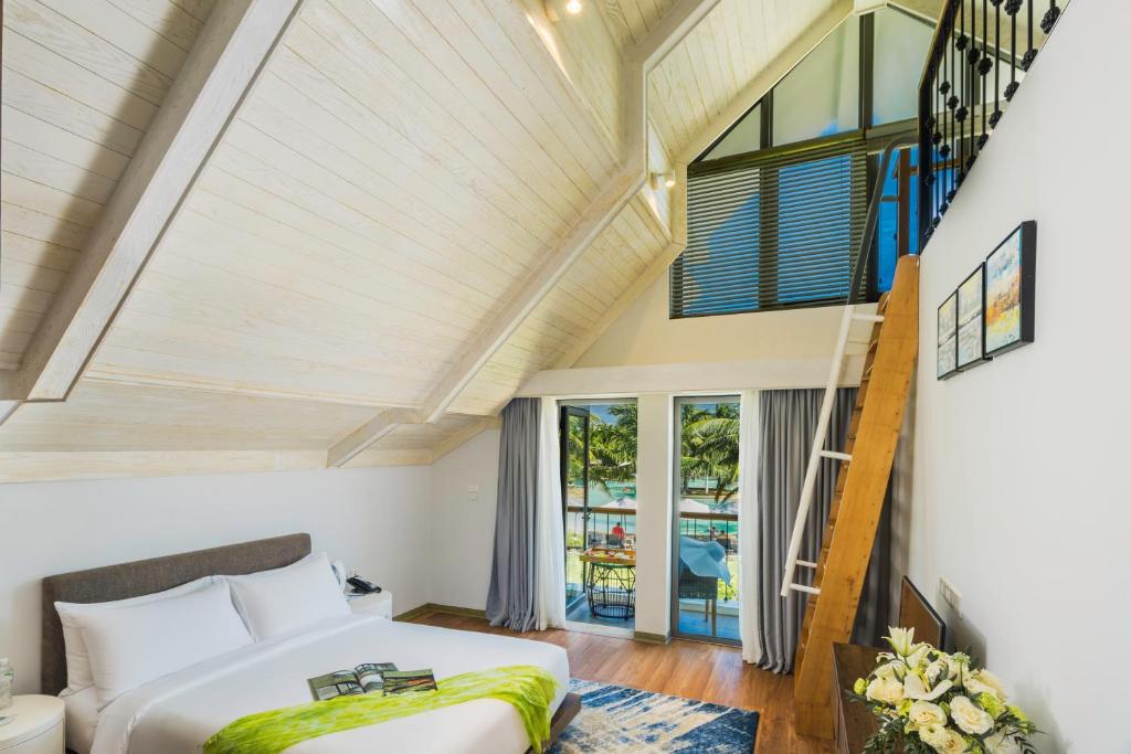 Five-Bedroom Beach Front Villa with private pool