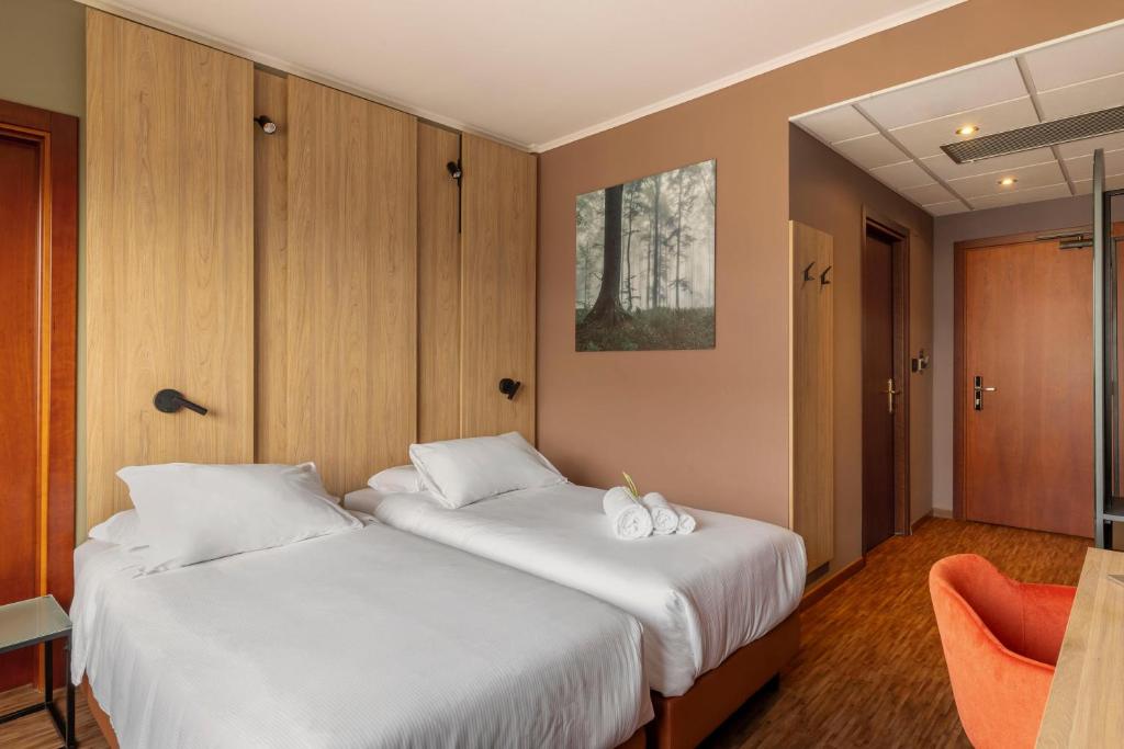 Postel nebo postele na pokoji v ubytování B&B HOTEL Cuneo Cristal