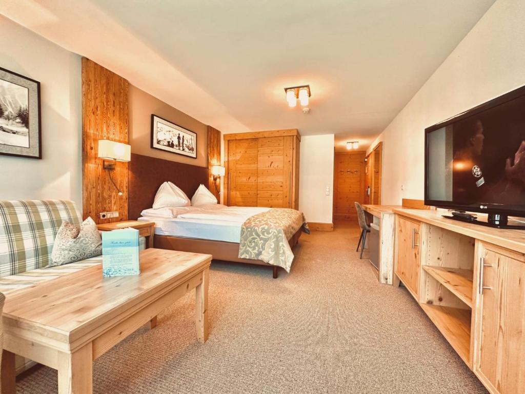 TV a/nebo společenská místnost v ubytování Hotel Das Urbisgut