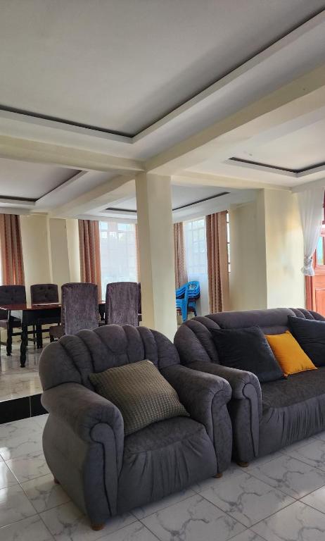 Posezení v ubytování Cozy 4 Bedroom Holiday Home
