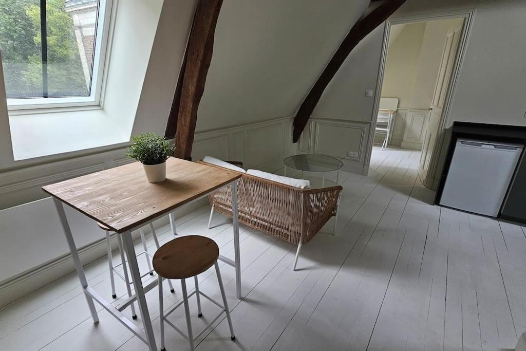 Ruang duduk di T2 de la préfecture