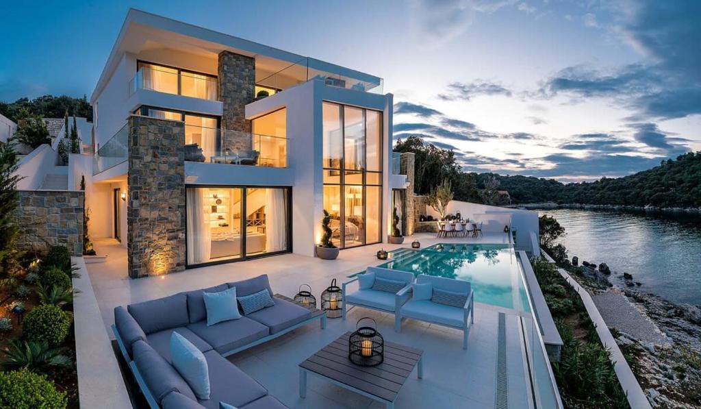 Grand Intense Villa with High End Beachfront