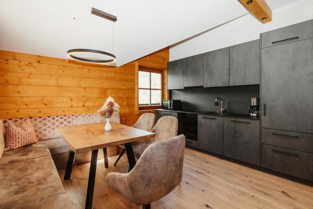 Kuchyň nebo kuchyňský kout v ubytování Hotel Lammwirt