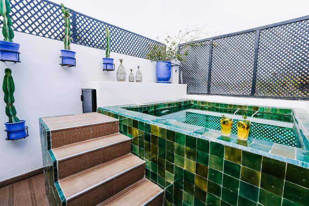 Bazén v ubytování RIAD NOLITA & SPA Kasbah nebo v jeho okolí