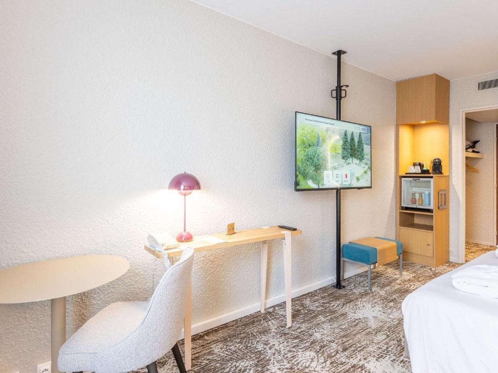 Postel nebo postele na pokoji v ubytování Novotel Grenoble Nord Voreppe