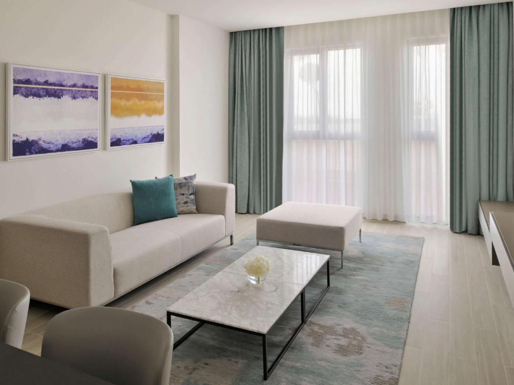 Posezení v ubytování Mövenpick Hotel & Apartments Ghala Muscat