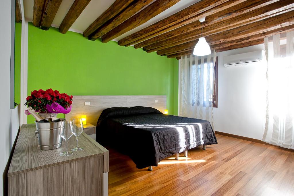 Good Wine Apartments - 1