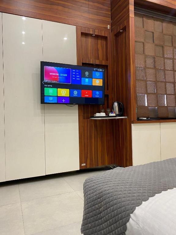 TV a/nebo společenská místnost v ubytování Era hotel