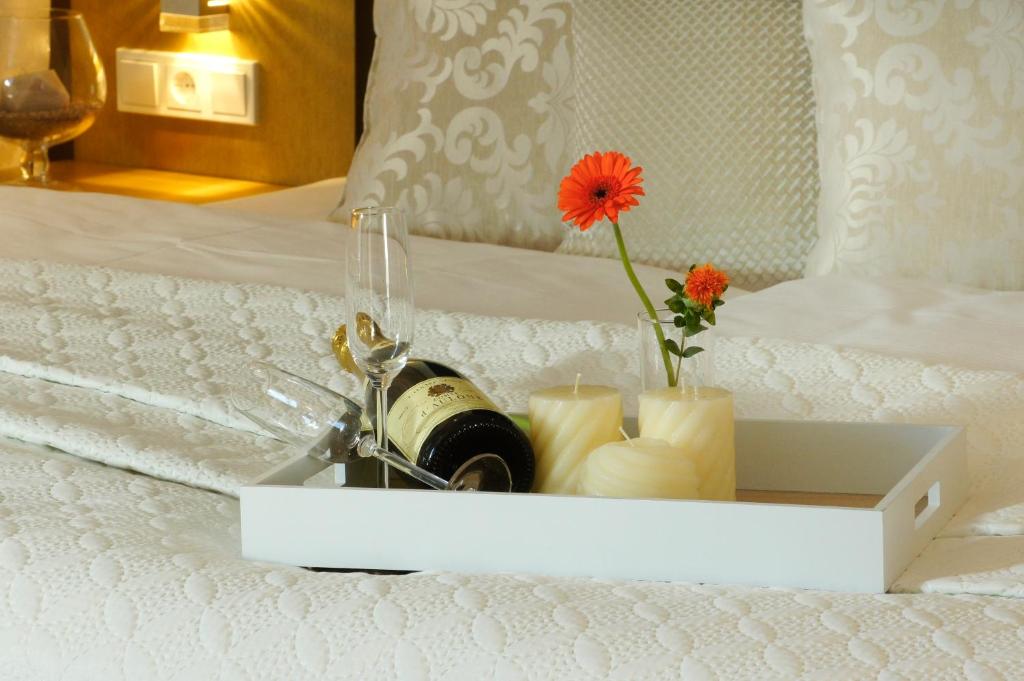 Hotel Athen Kelsterbach Frankfurt Airportにあるベッド