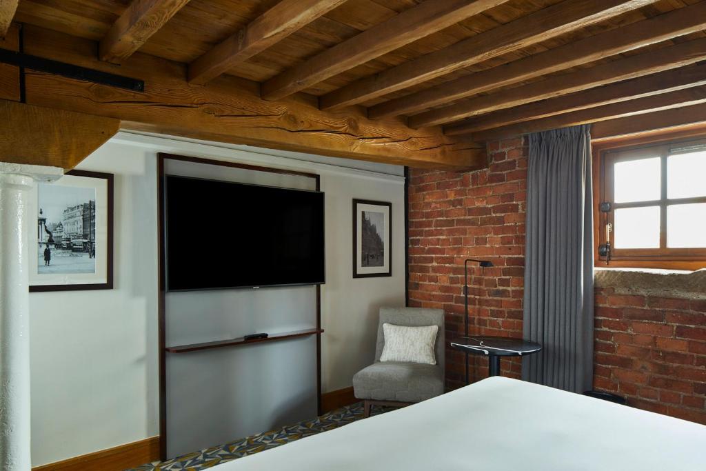 Manchester Marriott Victoria & Albert Hotel - Twin Room