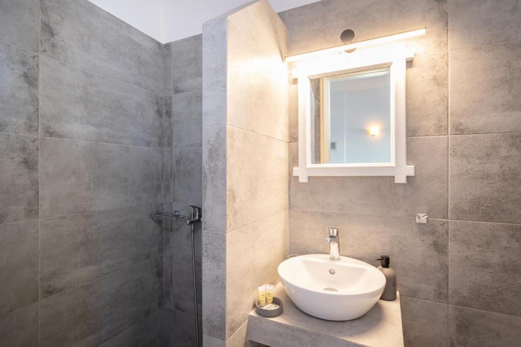 Vrachia Studios & Apartments - 19