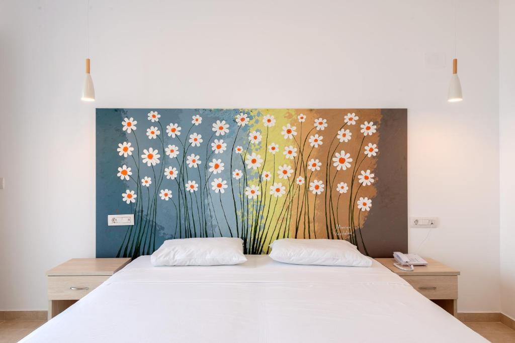 Łóżko lub łóżka w pokoju w obiekcie Marina Bay Hotel