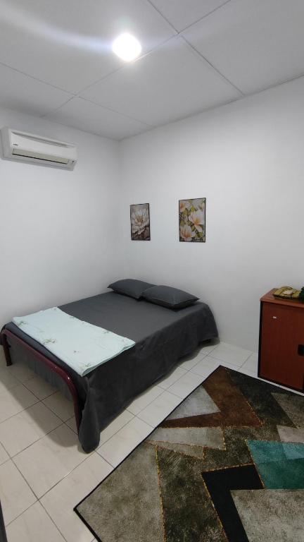 Postel nebo postele na pokoji v ubytování Homestay Atok Mus'lim Only