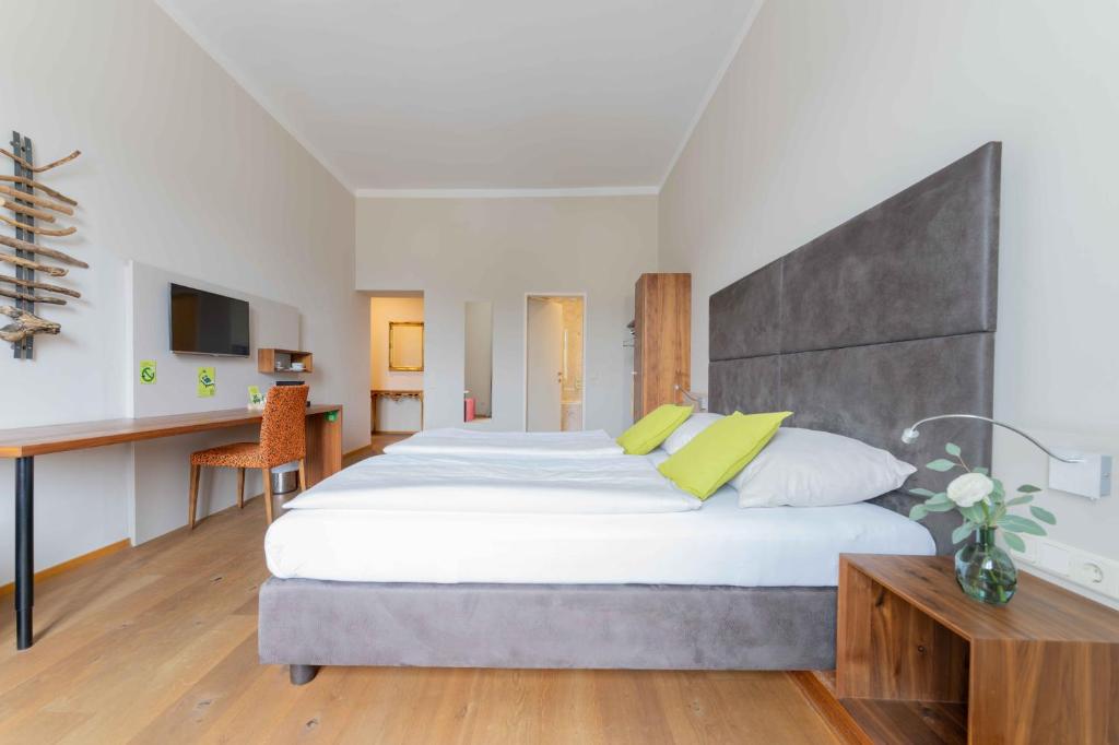 Postel nebo postele na pokoji v ubytování eee Hotel Perg