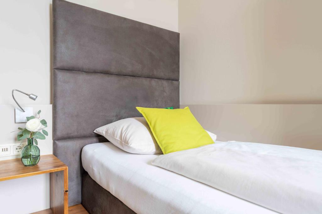 Postel nebo postele na pokoji v ubytování eee Hotel Perg