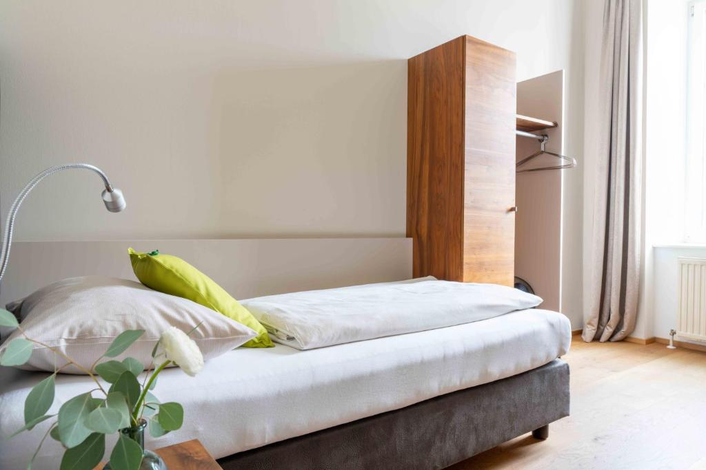 Postel nebo postele na pokoji v ubytování eee Hotel Perg