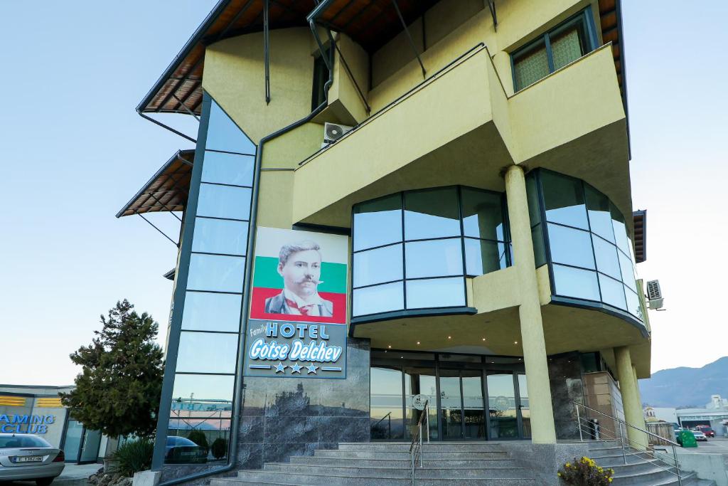 Nespecifikovaný výhled na hory nebo výhled na hory při pohledu z hotelu