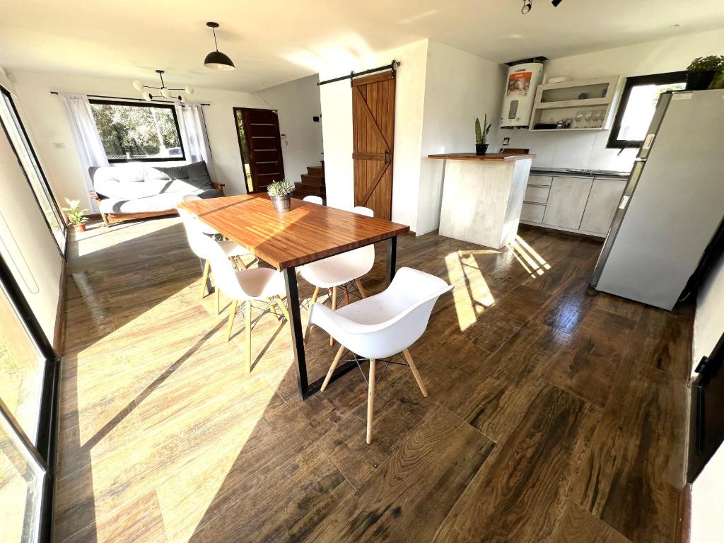 a kitchen and dining room with a wooden table and chairs at Alquiler Mar del Plata Casa en Acantilados in Mar del Plata