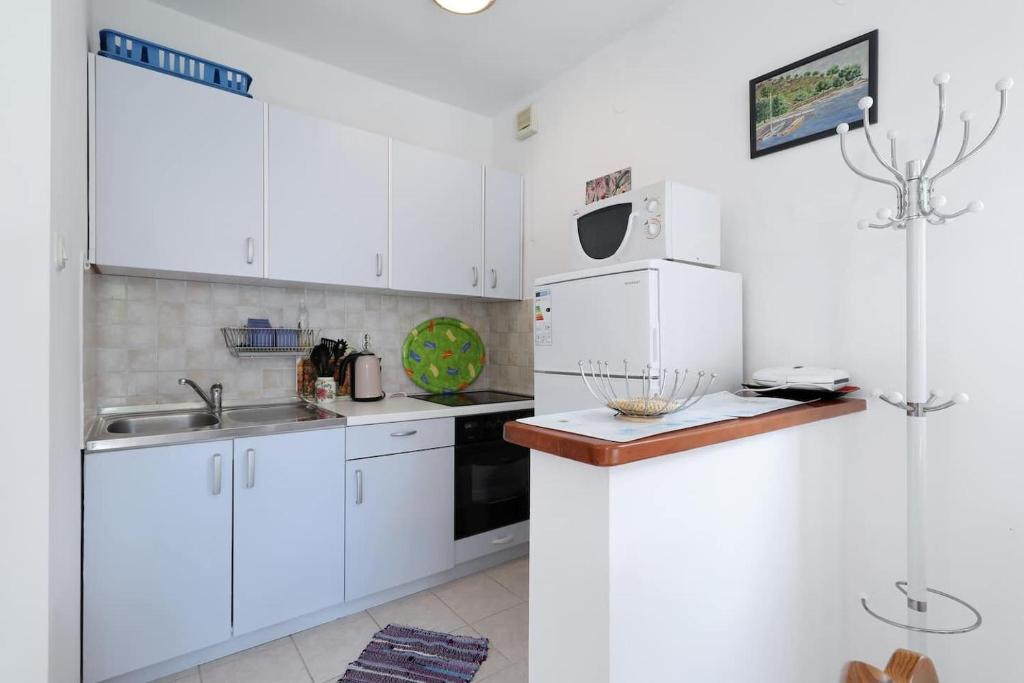 Kuchyňa alebo kuchynka v ubytovaní Apartments Djurdja