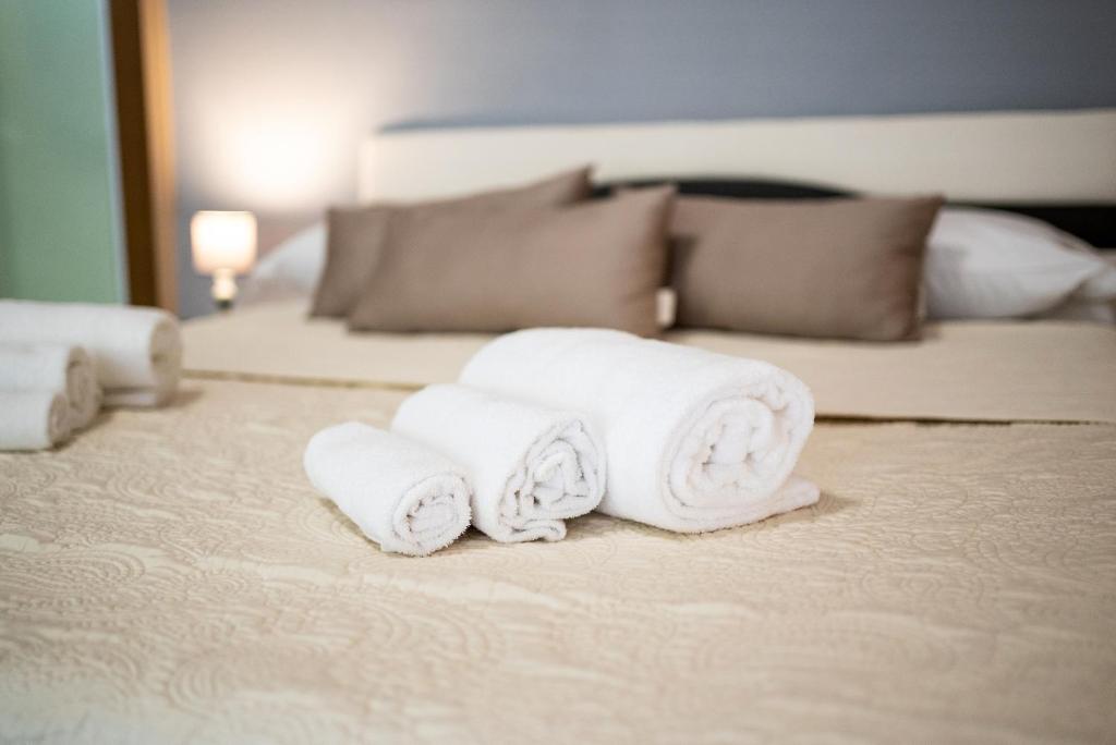 Łóżko lub łóżka w pokoju w obiekcie home Joséphine, a due passi dalla Reggia