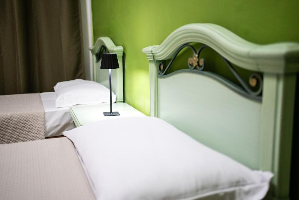 Łóżko lub łóżka w pokoju w obiekcie home Joséphine, a due passi dalla Reggia