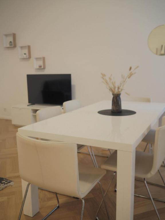 Home Sweet Home - Vienna Central - 13