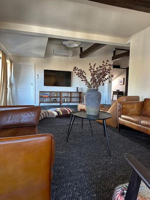 Charming One Bedroom Apartment near a Forest