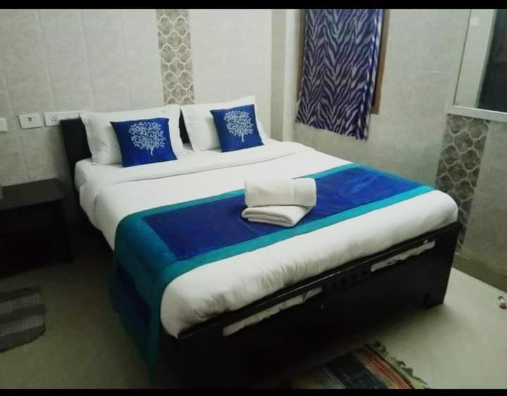 Giường trong phòng chung tại SMS GRAND inn