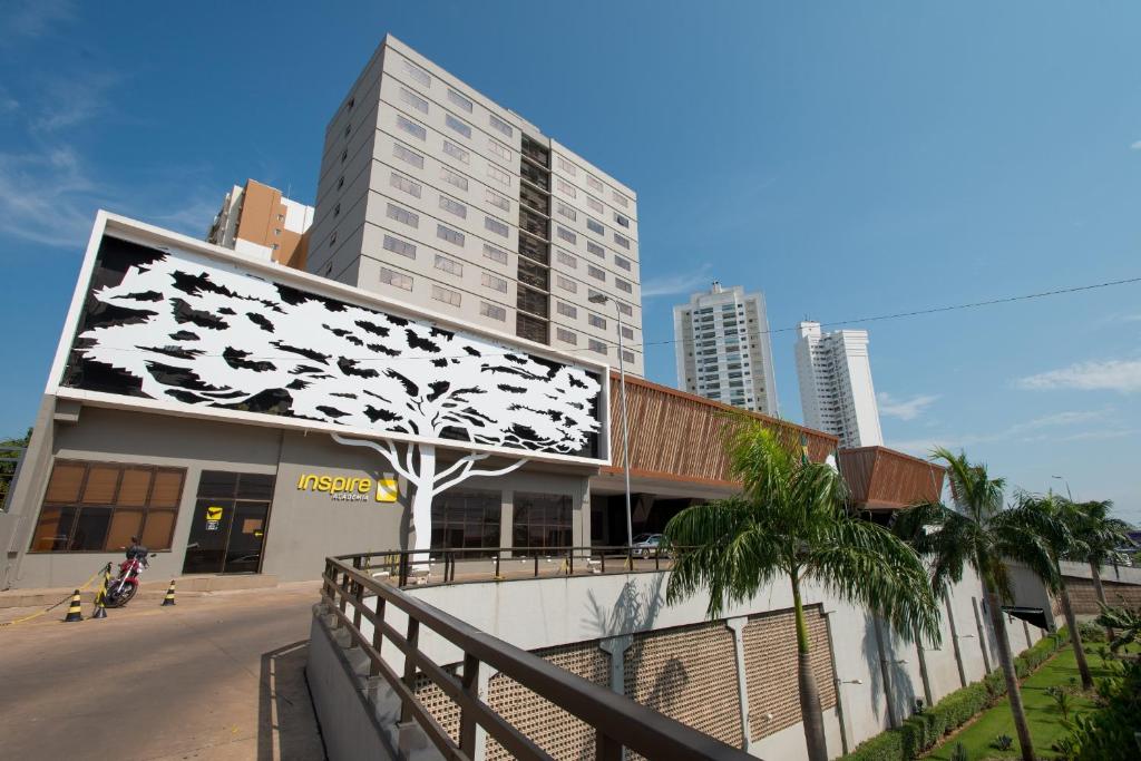 a building with a mural on the side of it at Hotel Gran Odara in Cuiabá