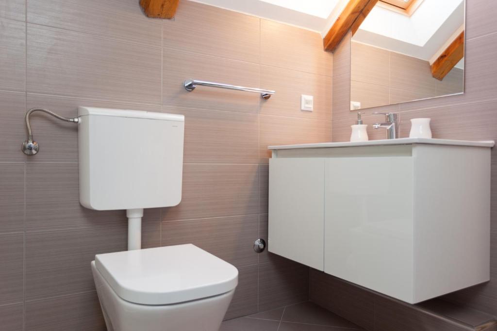 Kúpeľňa v ubytovaní Hedera Estate, Hedera A31