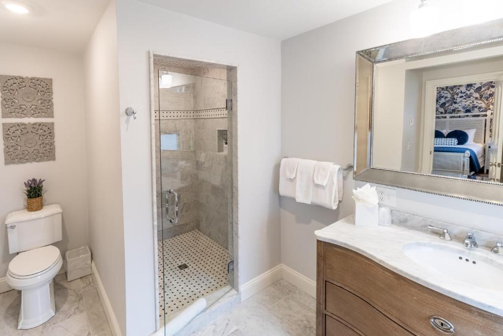 Serenity Inn Newport - Room 3 – Deluxe Queen Room