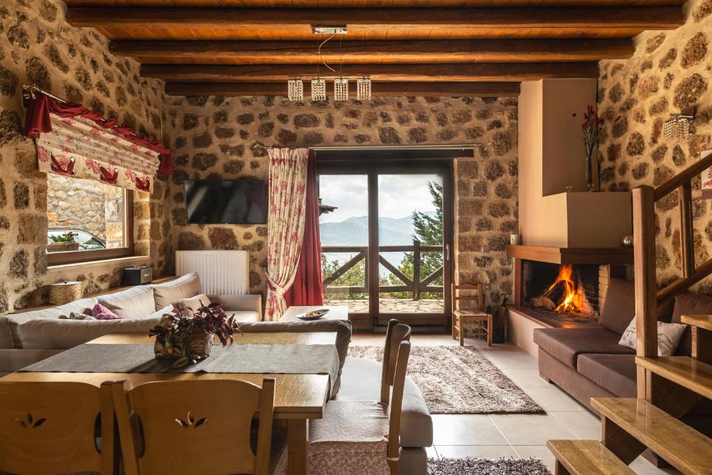 Χώρος καθιστικού στο Ornytion Cozy House