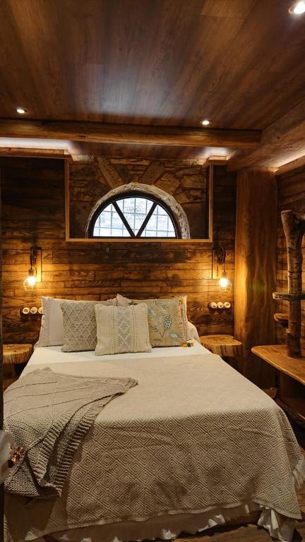 a bedroom with a large bed in a cabin at Casa Antón O Cebreiro in O Cebreiro