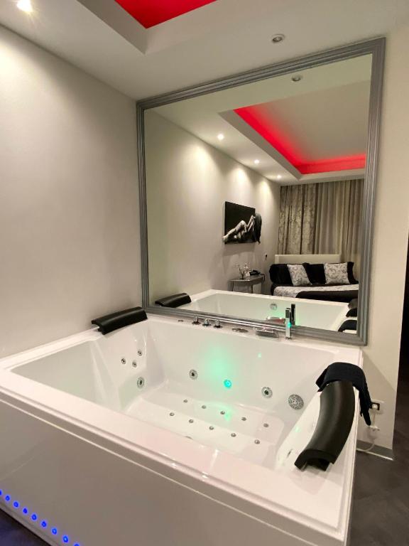 Hotel Motel Visconteo - Suite King Con Bañera De Hidromasaje