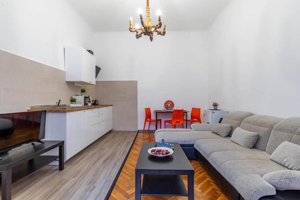 Great Value Apartment / City Centre 1081 Budapest, 37 Népszínház utca kép - 1
