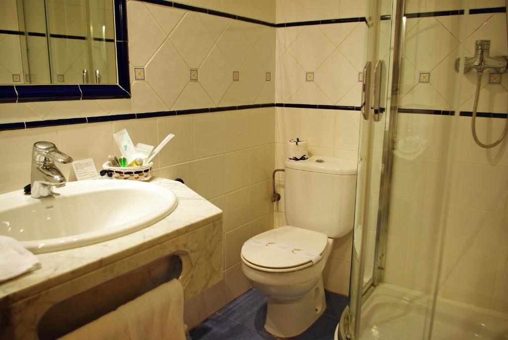 Koupelna v ubytování Hotel Llafranch