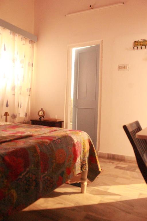 En eller flere senge i et værelse på Ferozi House - A boutique Homestay