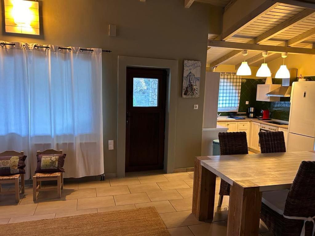 A kitchen or kitchenette at River country