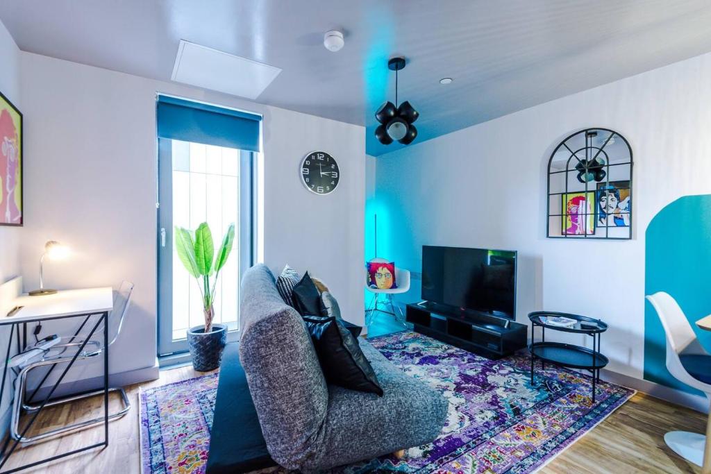 High Reviewed 1-bed With Parking Central Location - One-Bedroom Apartment